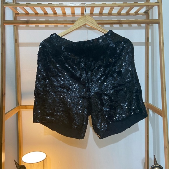 Cache Sequins Shorts - Picture 6 of 10